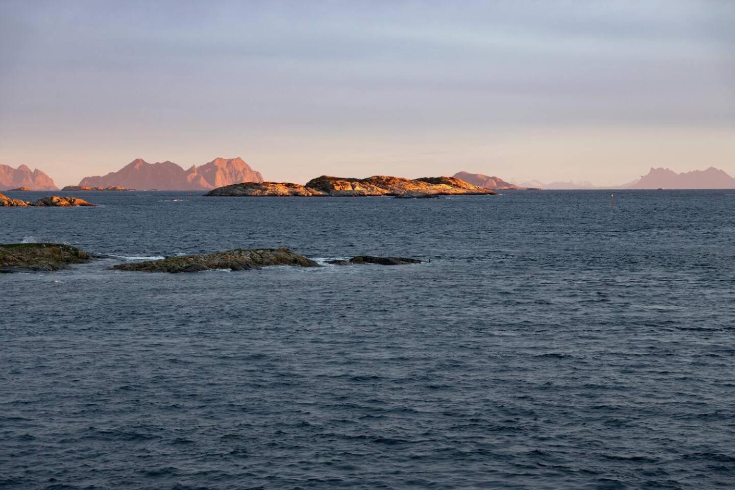 Leilighet Med Fantastisk Utsikt Henningsvaer Exterior photo
